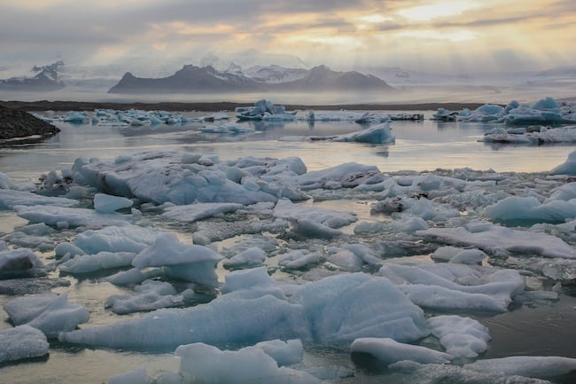 make money travel blogging